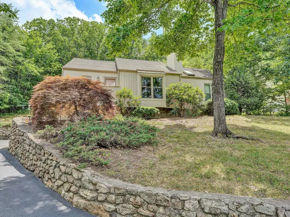 4520 Summerset Cir, Roanoke, VA 24018