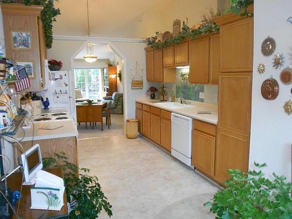 5th image of 5209 S Tuckaway Blvd #5209