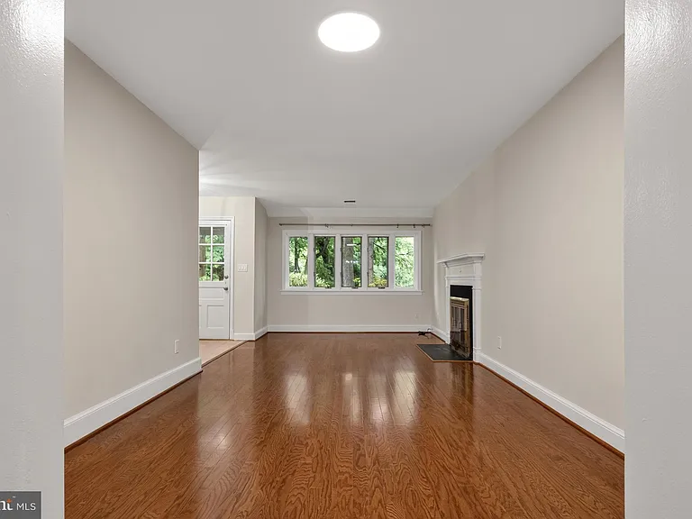 8023 Washington Ave — Photo 10