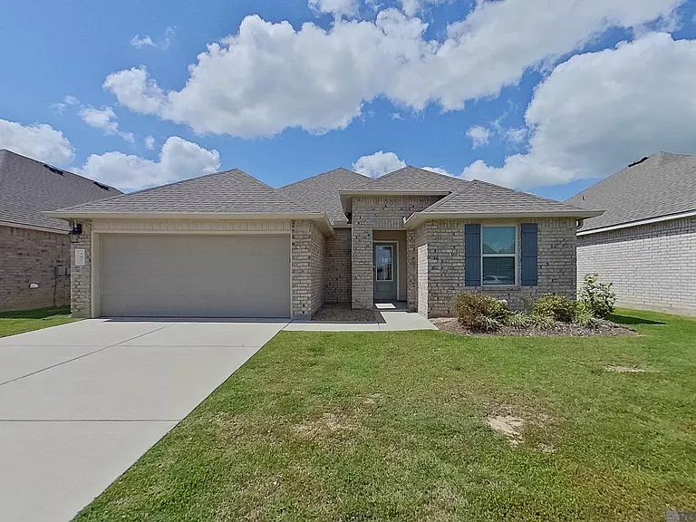 108 Santiago Ct — Photo 1