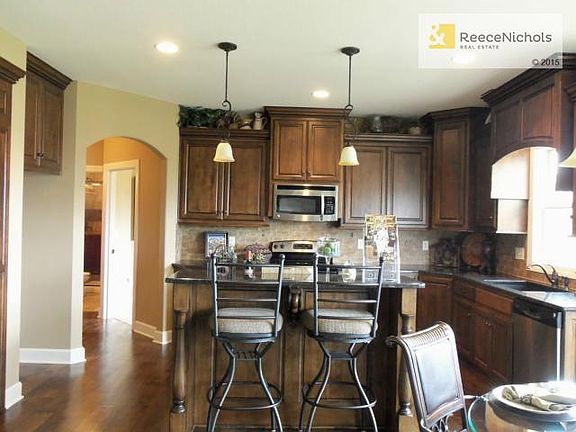 C&M Aspen Creek - **Please Note that these images are from a different Aspen Creek model & may not accurately reflect the home listed here. Any questions? Call our Sales Center: 816.331.0754