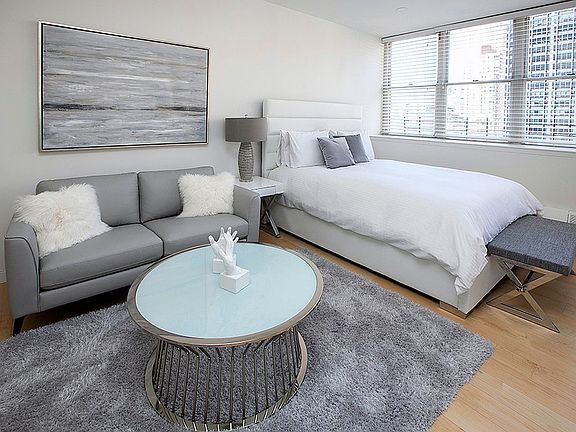 3rd image of 150 W 51st St APT 2112