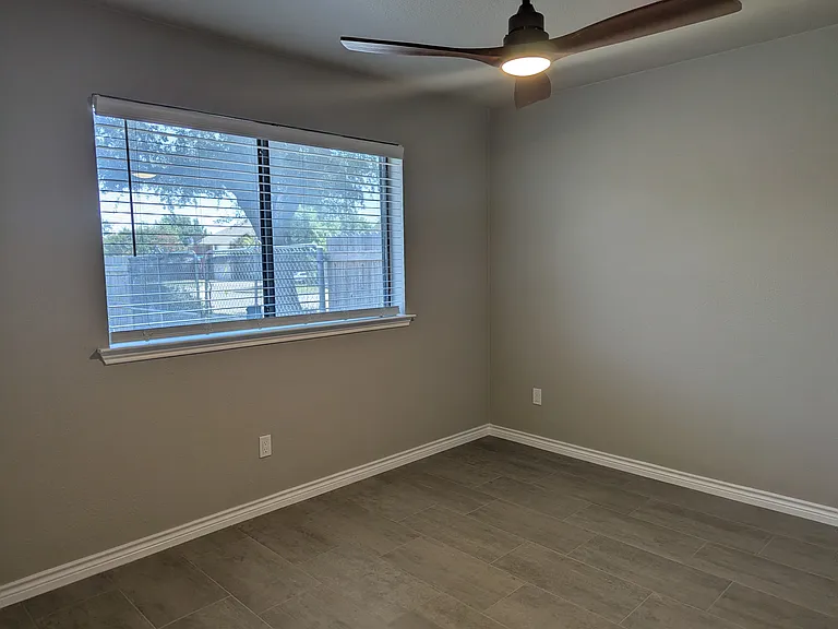 5700 Westchase Dr — Photo 9