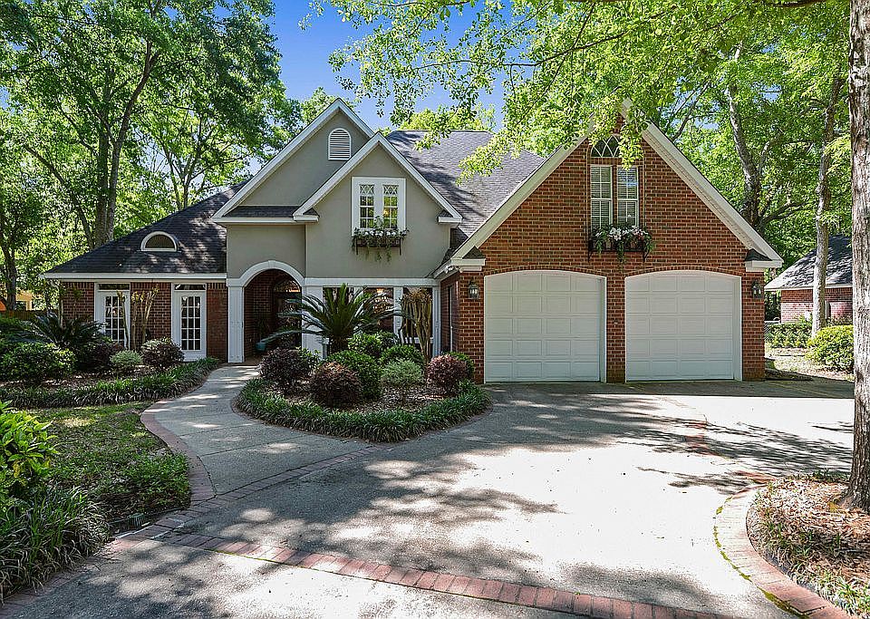 Extensive landscaping