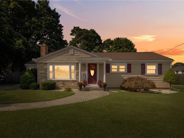 370 River Rd, Lincoln, RI 02865