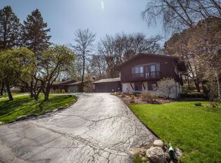 7831 N Rockledge Ave, Glendale, WI 53209