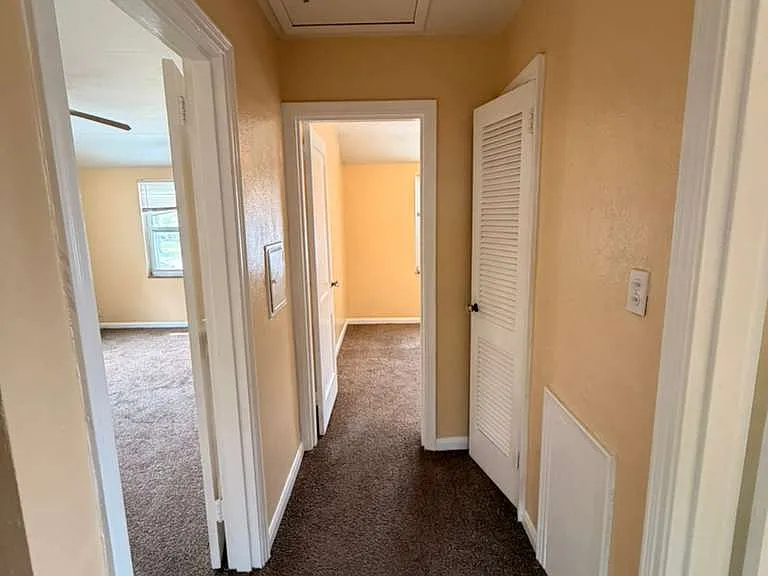 706 W Gramercy Ave — Photo 10