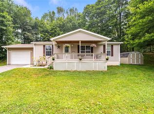3306 Sycamore Dr, New Waterford, OH 44445