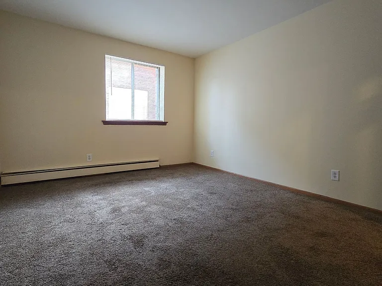 Somerset Apartments — Photo 7