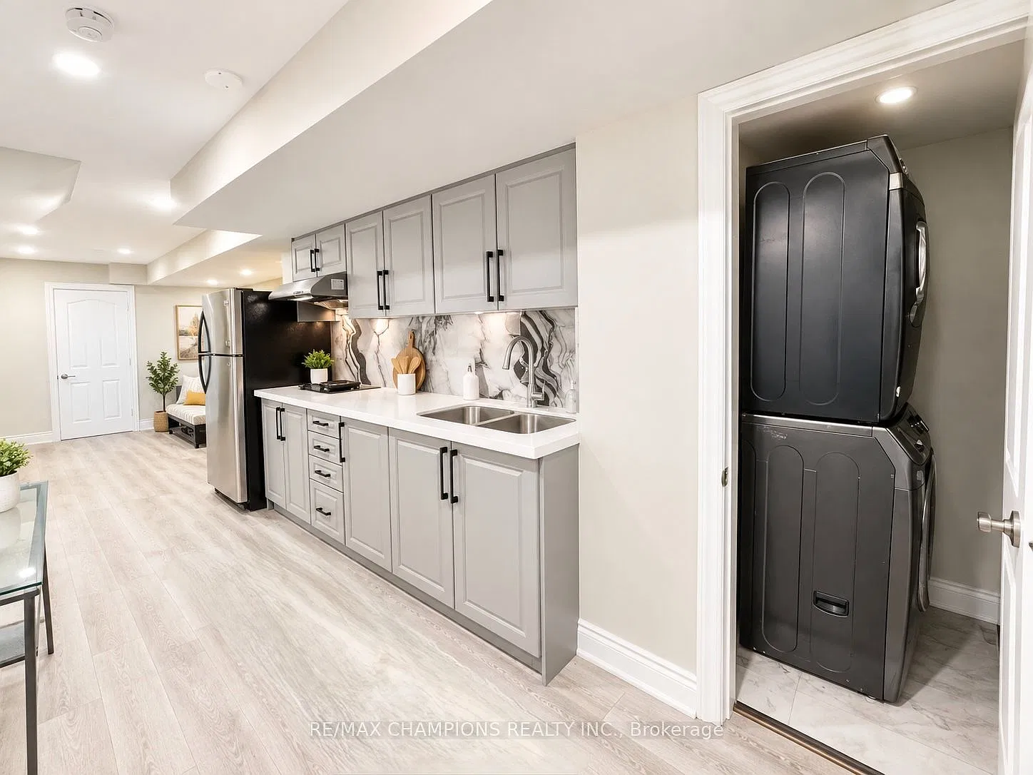 13 Black Diamond Cres — Photo 4