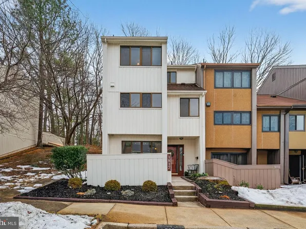 1817 Old Post Ter, Woodbridge, VA 22191