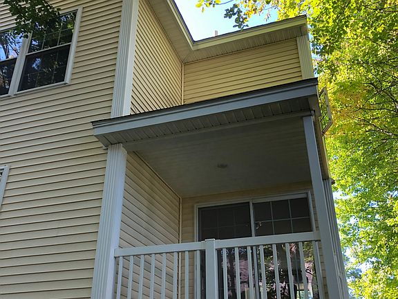 3rd image of 40 Vivian St #A