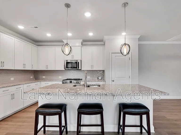 1034 Lyndon Station Dr — Photo 14