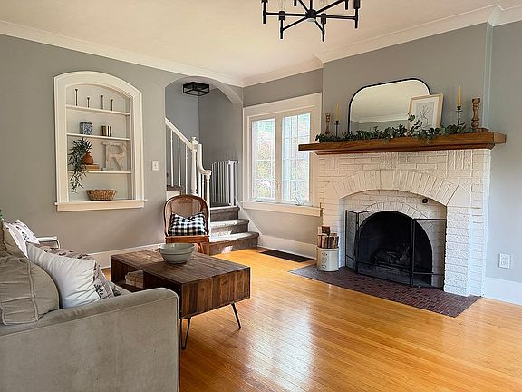 2nd image of 242 Fernwood Ave