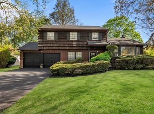 2 Yorktown Rd, Dix Hills, NY 11746