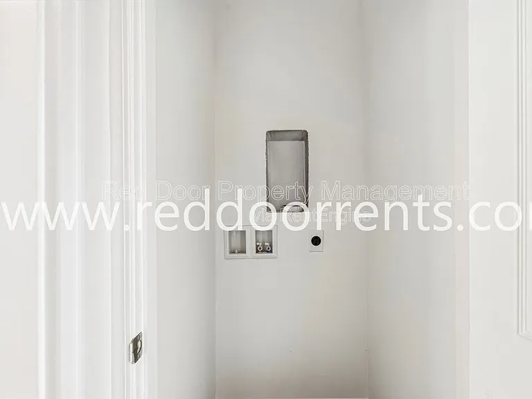 389 S Main St #D — Photo 13