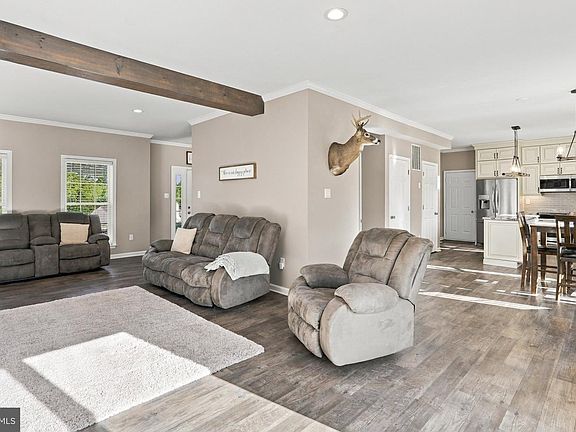 3rd image of 19214 Chippendale Cir