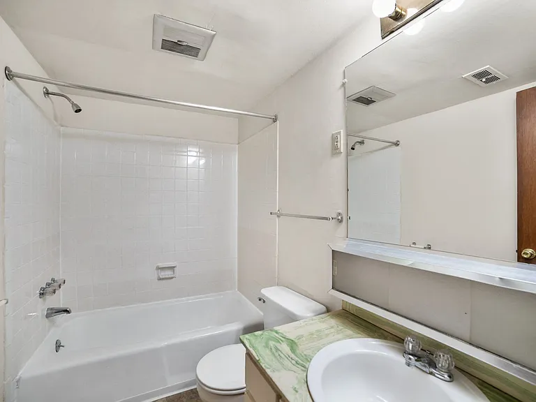 Somerset Apartments — Photo 6
