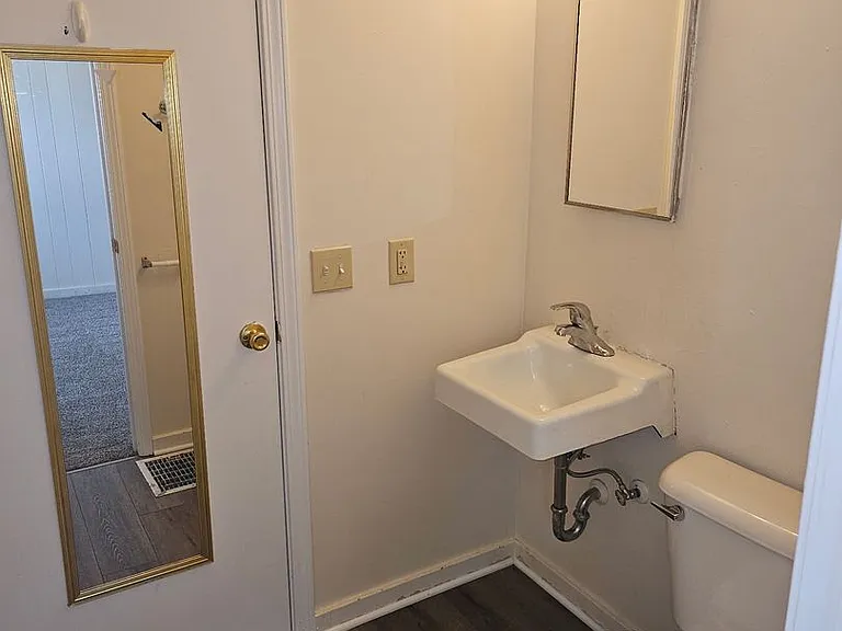 904 Rogers St. — Photo 8