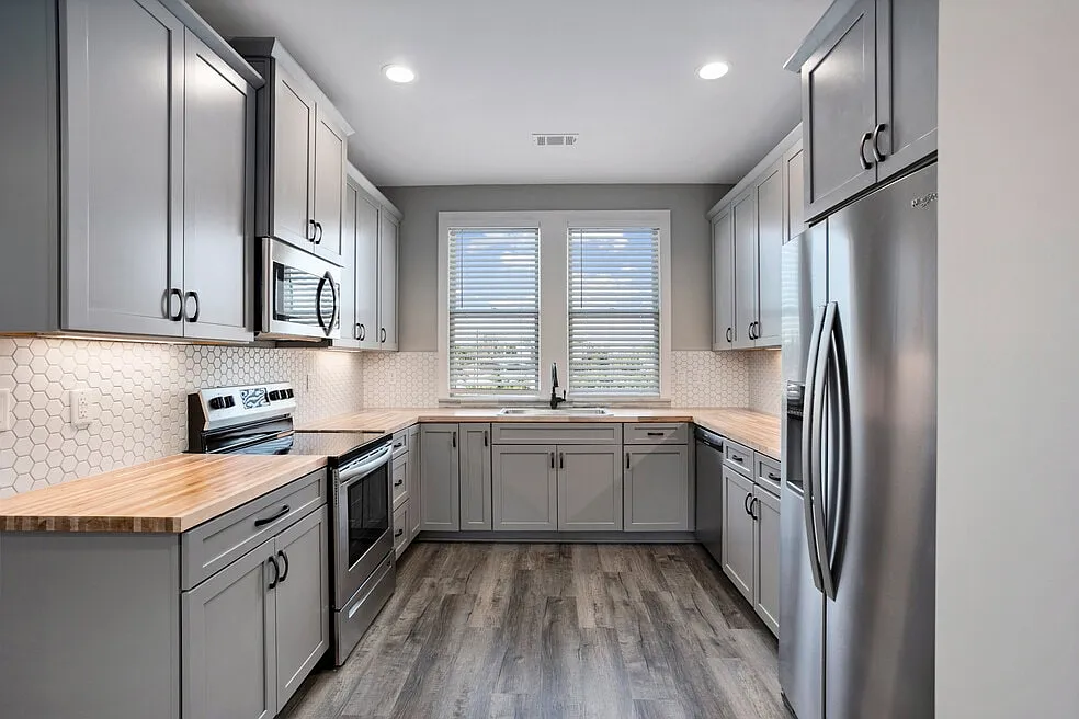 2 bed, 1.5 bath, 950 sqft, $2,500 — Photo 4