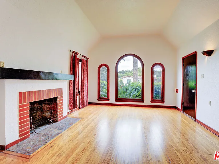 10372 Tennessee Ave — Photo 8