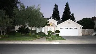 2460 Buckingham Way photo 1