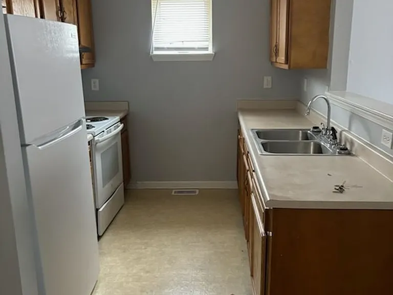 2512 Cedar St — Photo 11