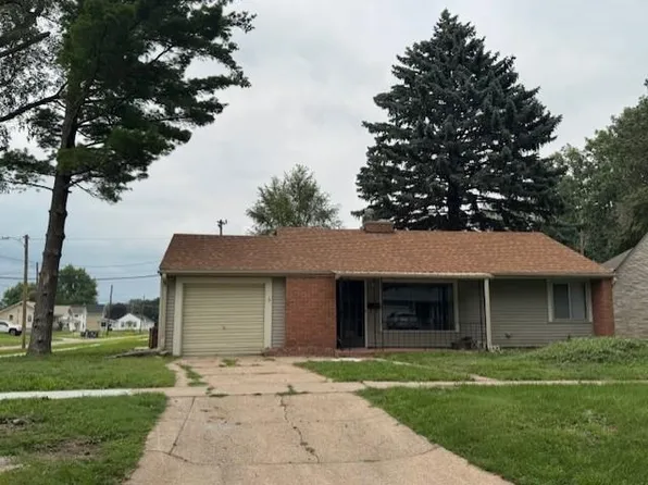 1742 W 5th St, Hastings, NE 68901