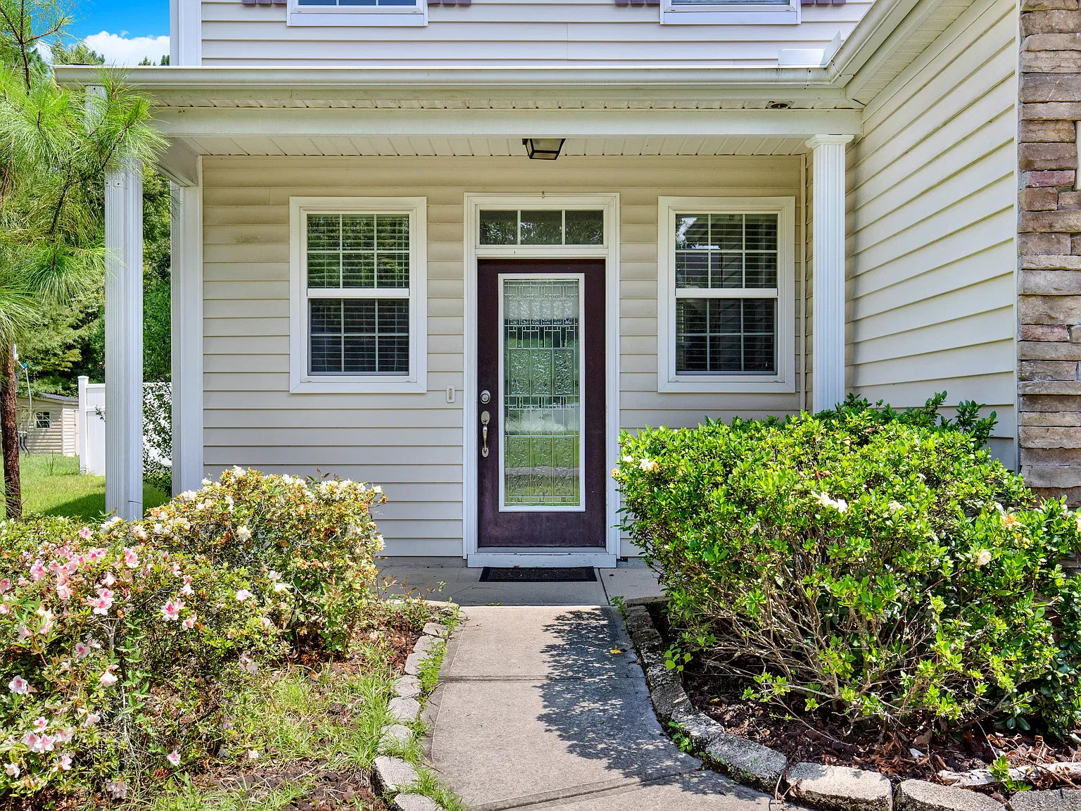 4 bed, 2.5 bath, 2224 sqft, $2,500 — Photo 2