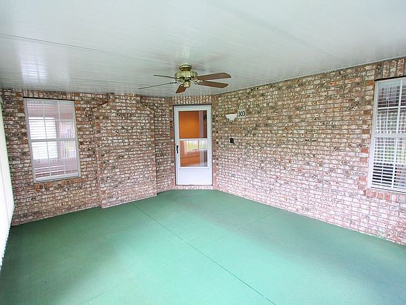 5th image of 303 Villa Oaks Ln