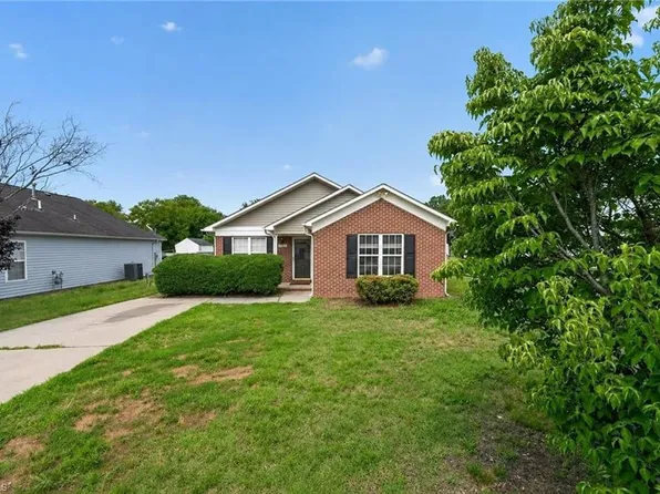 904 Rauhut St, Burlington, NC 27217
