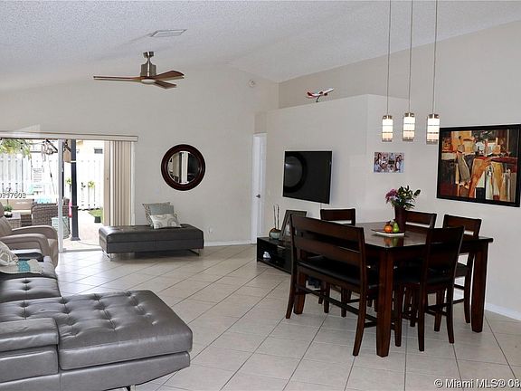 3rd image of 1445 Mira Vista Cir