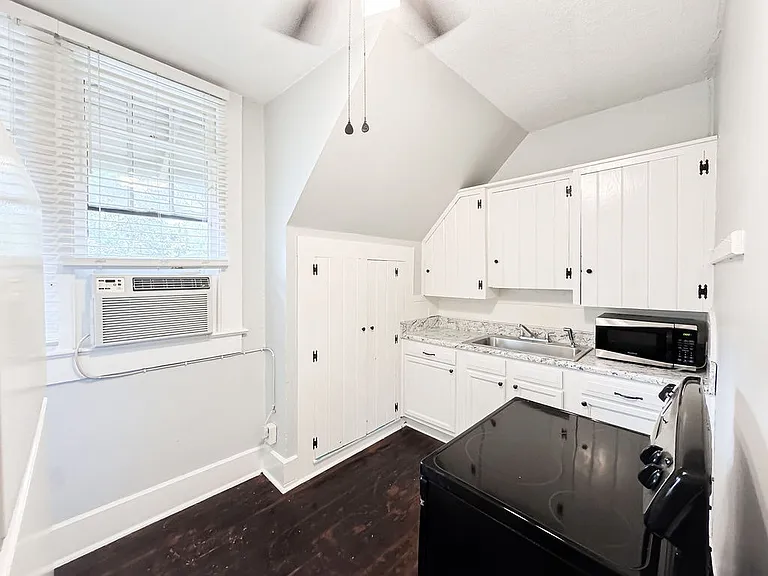 8 Kenneth St #A — Photo 2
