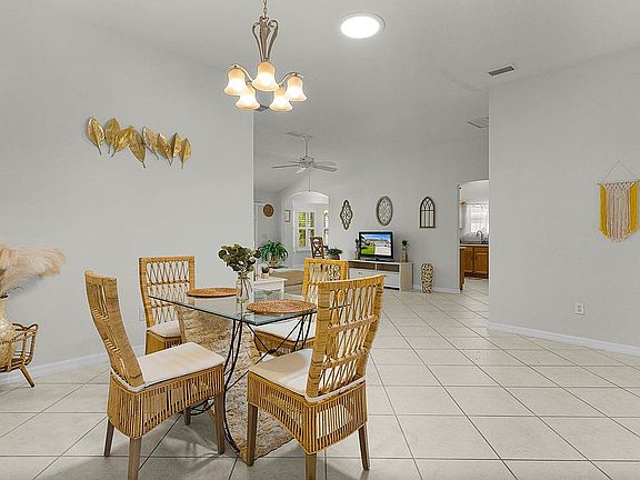 3rd image of 5087 NE 121st Ave