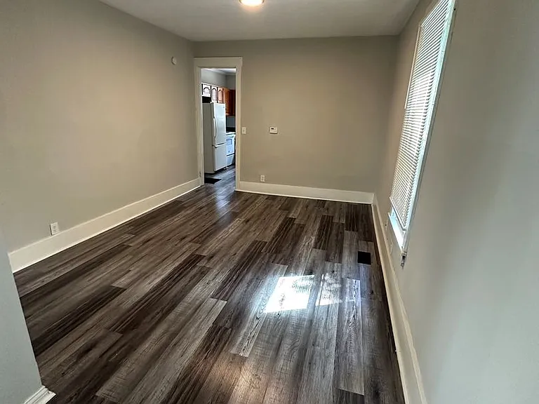 918 E Pearl St — Photo 3
