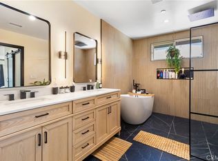 6952 Cozycroft Ave, Winnetka, CA 91306