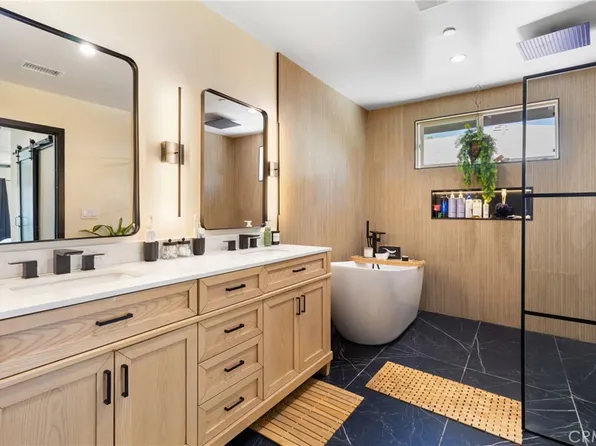 6952 Cozycroft Ave, Winnetka, CA 91306
