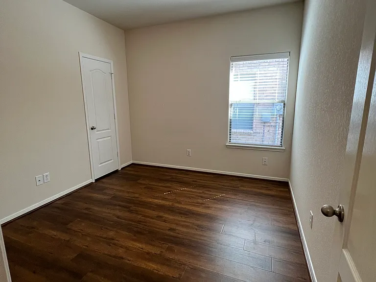 25411 Lisburn Dr — Photo 29