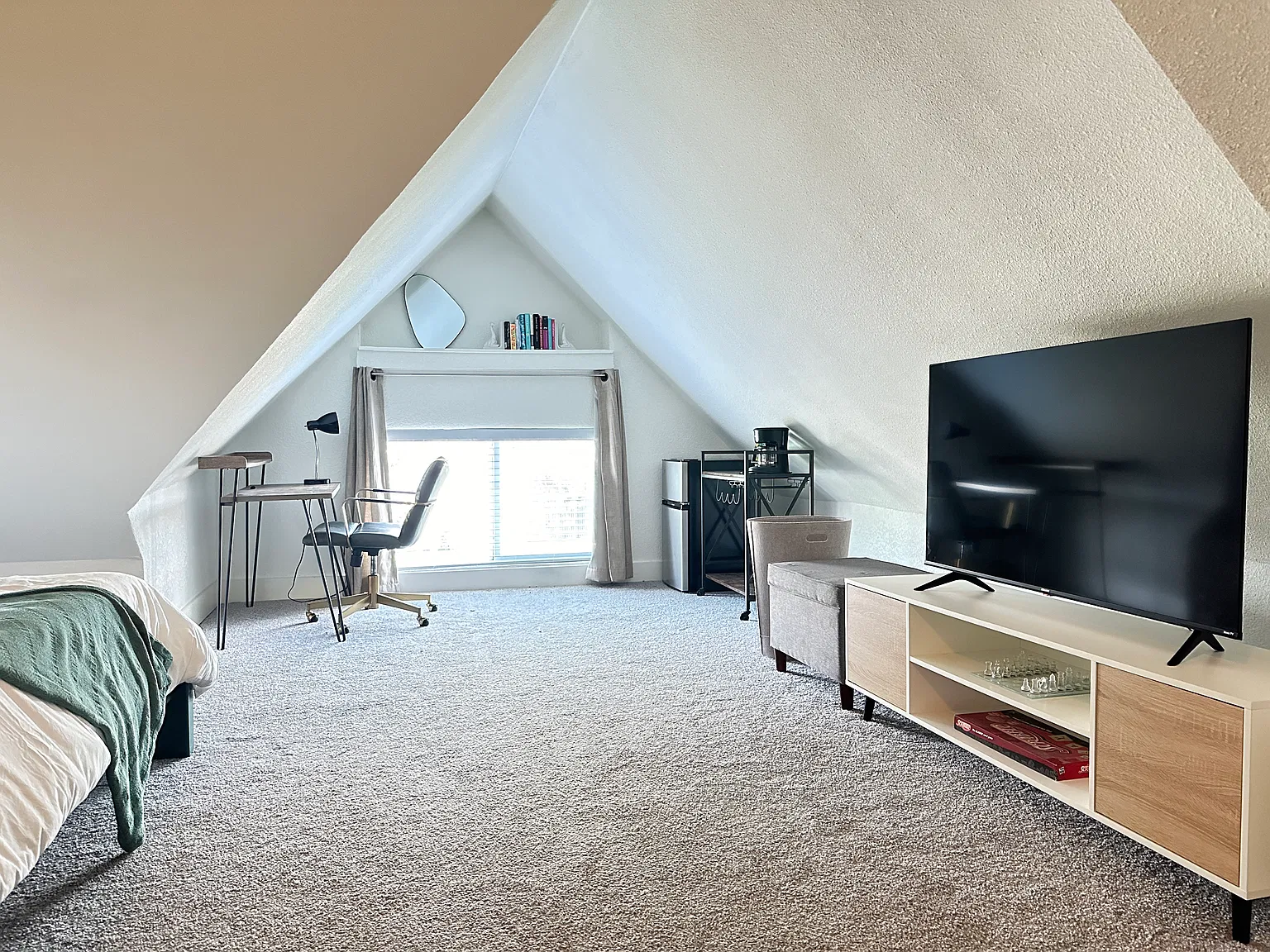 4 bed, 2924 sqft, $1,700 — Photo 2