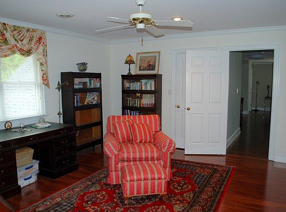 5th image of 110 Walnut Creek Dr