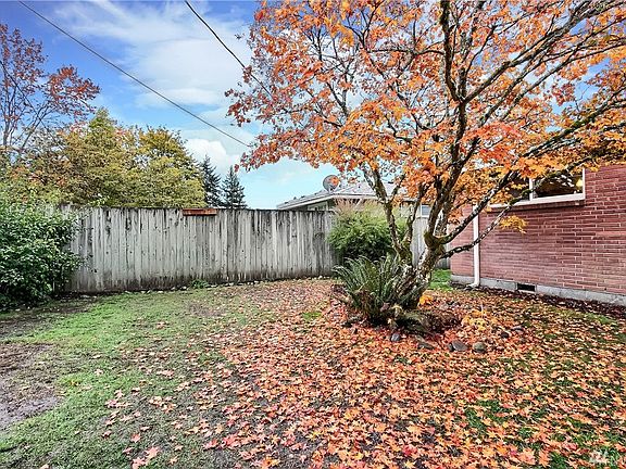 3rd image of 5707 5709 112th St SW