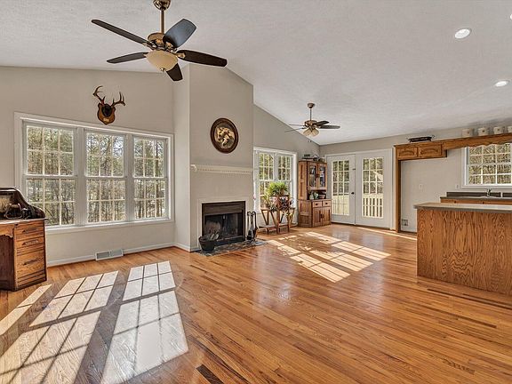 5th image of 770 Claybanks Dr