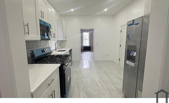 2nd image of 576 Essex St #3