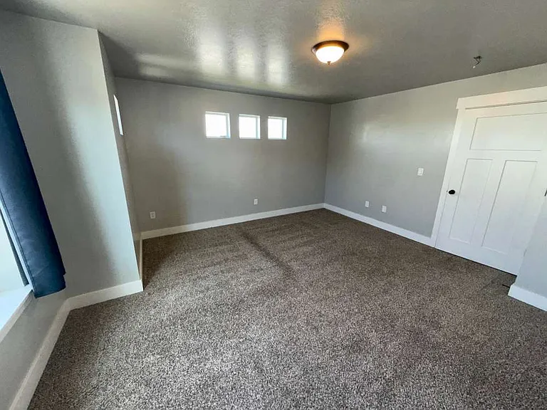 265 E 1725 N #4 — Photo 16