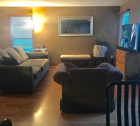 5th image of 703 Academy Dr