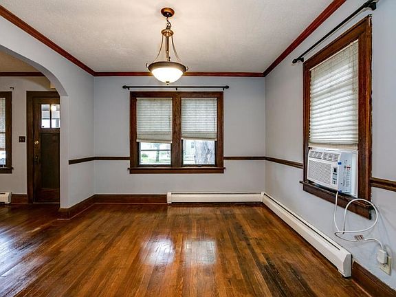 5th image of 212 10th Ave S