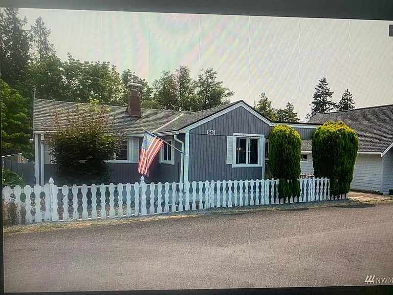 945 Olympic St — Photo 1