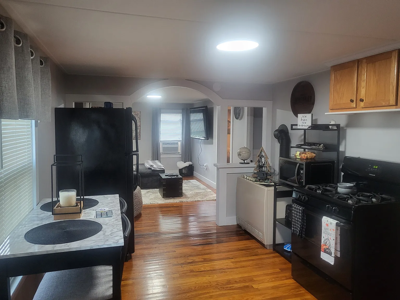 1 bed, 700 sqft, $1,900 — Photo 4