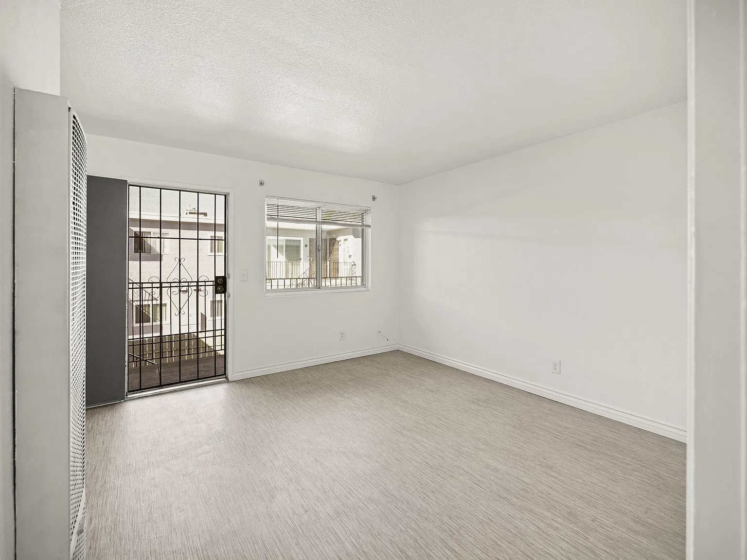 1 bed, 500 sqft, $1,899 — Photo 3