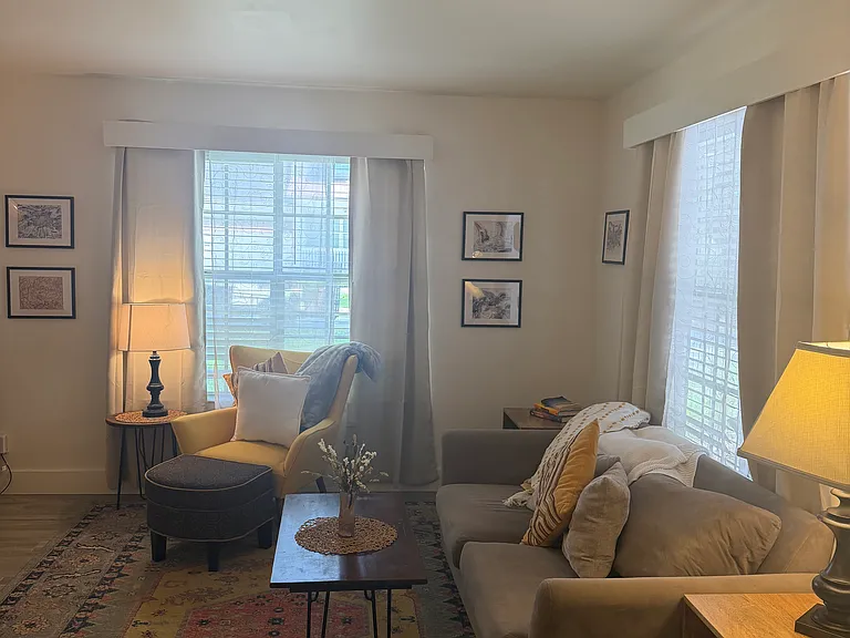 1015 Lafontaine Ave #A — Photo 5